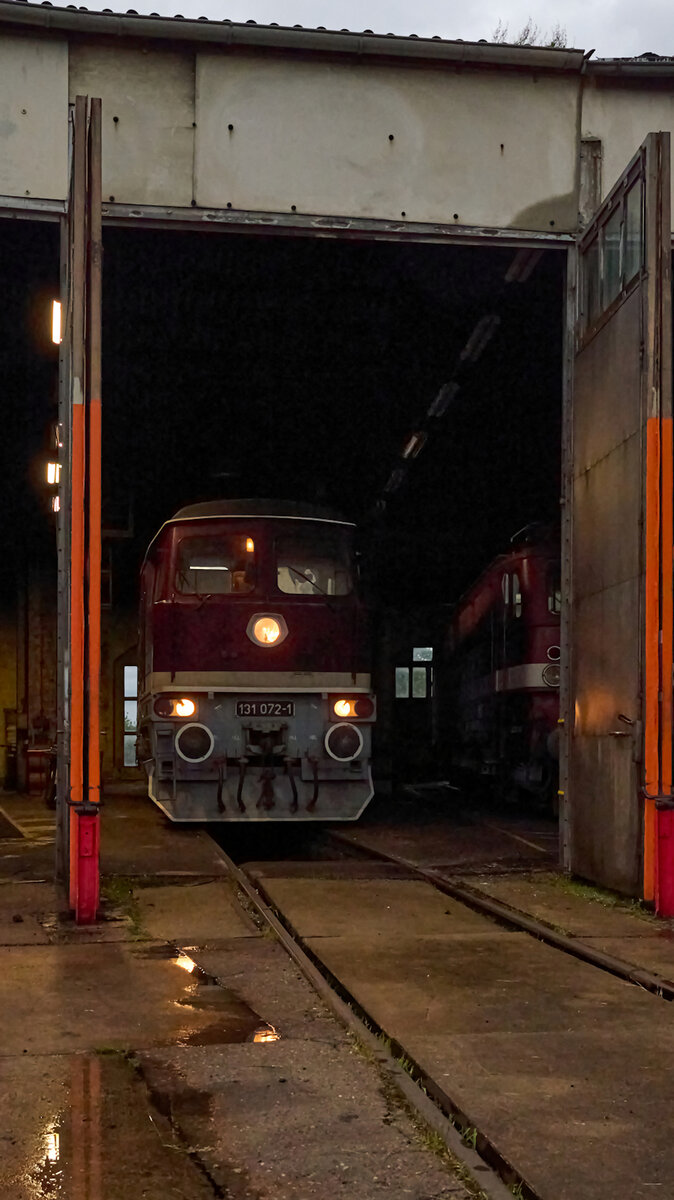 Am 27.07.2024 stand 131 072 regengeschützt im Lokschuppen des Bw Arnstadt.