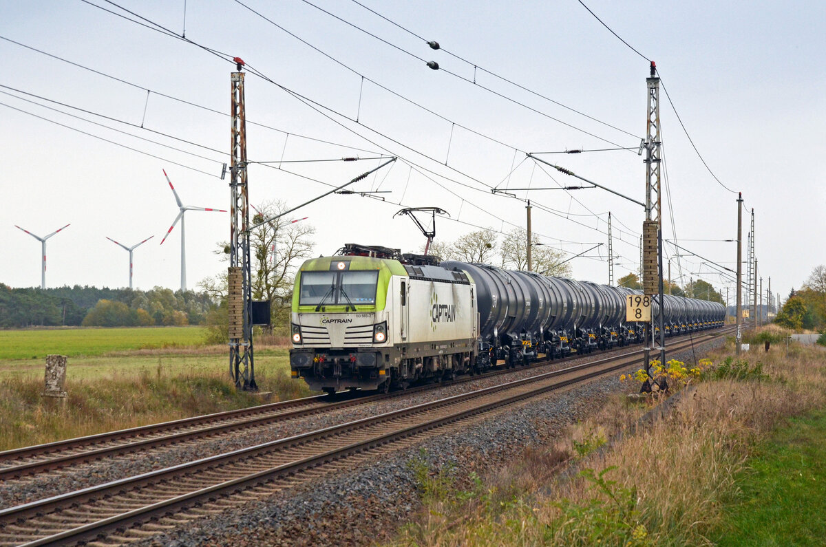 Am 27.10.24 führte der Captrain-Vectron 193 583 einen Kesselwagenzug durch Wittenberg-Labetz Richtung Dessau.