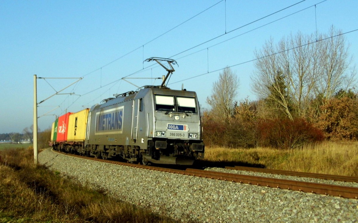  Am 27.11.2015 kam 386 005-3 von METRANS aus Richtung Wittenberge und fuhr weiter in Richtung Stendal .