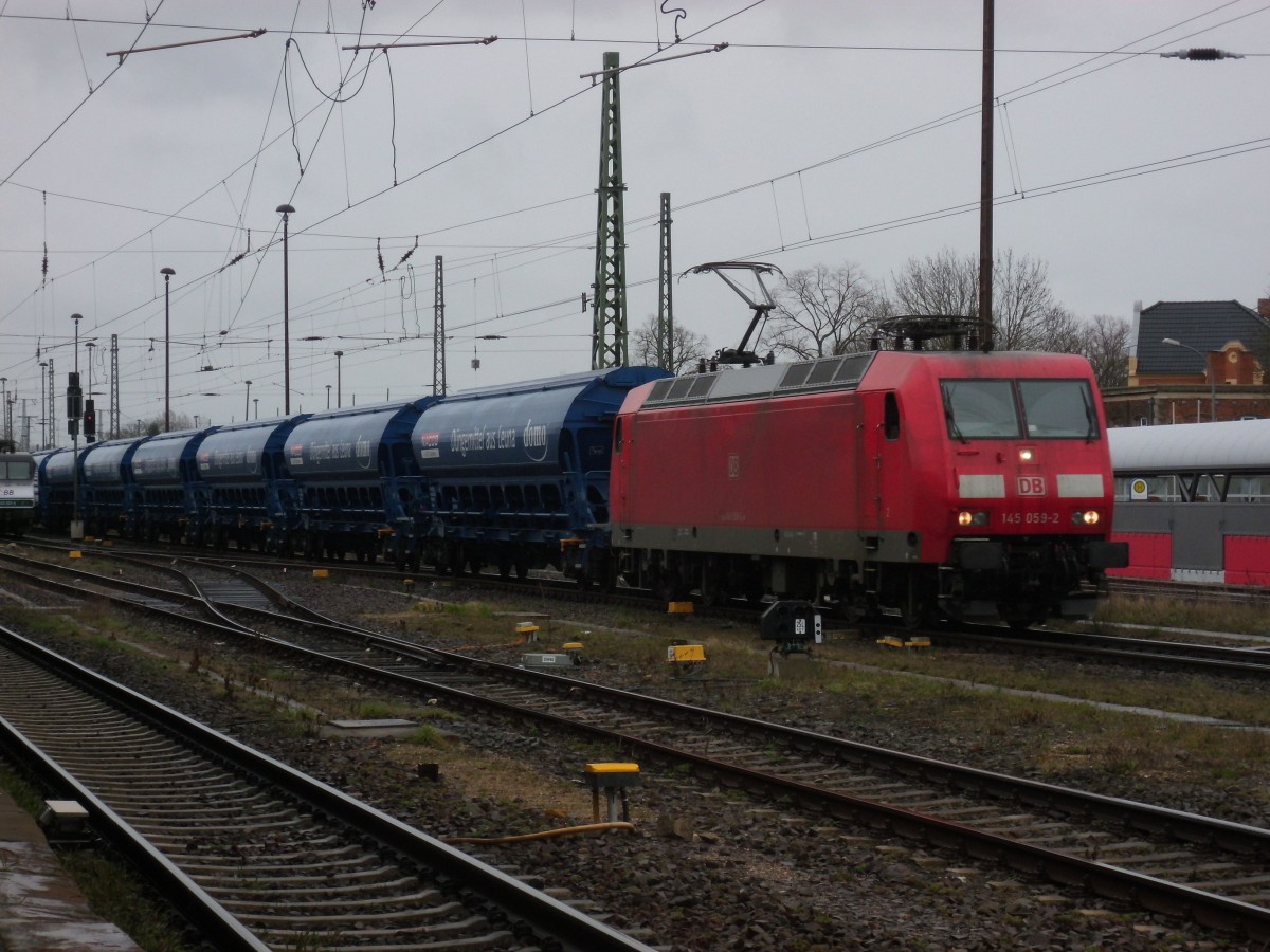 Am 29.03.2015 kam 145 059 mit ihrem Düngerzug aus Richtung Magdeburg nach Stendal und fuhr weiter nach Wittenberge.