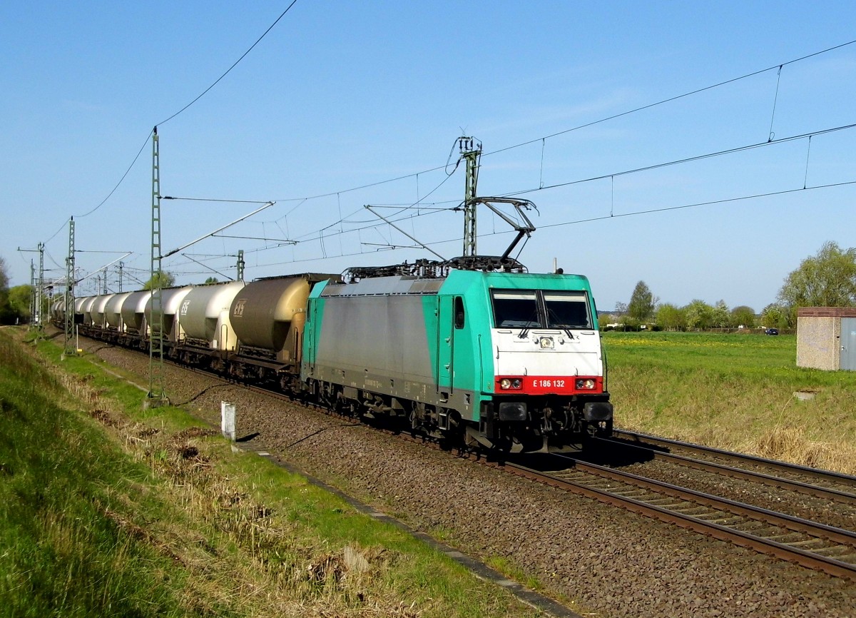 Am 29.04.2015 kam die E 186 132 von der XRAIL aus Richtung Hannover und fuhr weiter in Richtung Stendal.