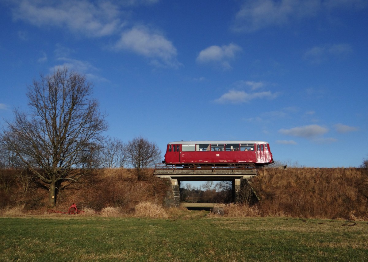 Am 30.12.13 gab es eine Abschlussfahrt mit 171 056 zwischen Schönberg/v. und Schleiz West. Hier zusehen hinter Mühltroff.