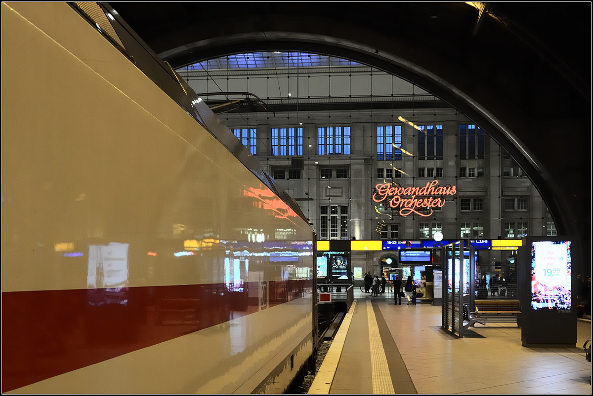 Am Gleisende -

IC2 im Leipziger Hauptbahnhof.

25.08.2017 (J)