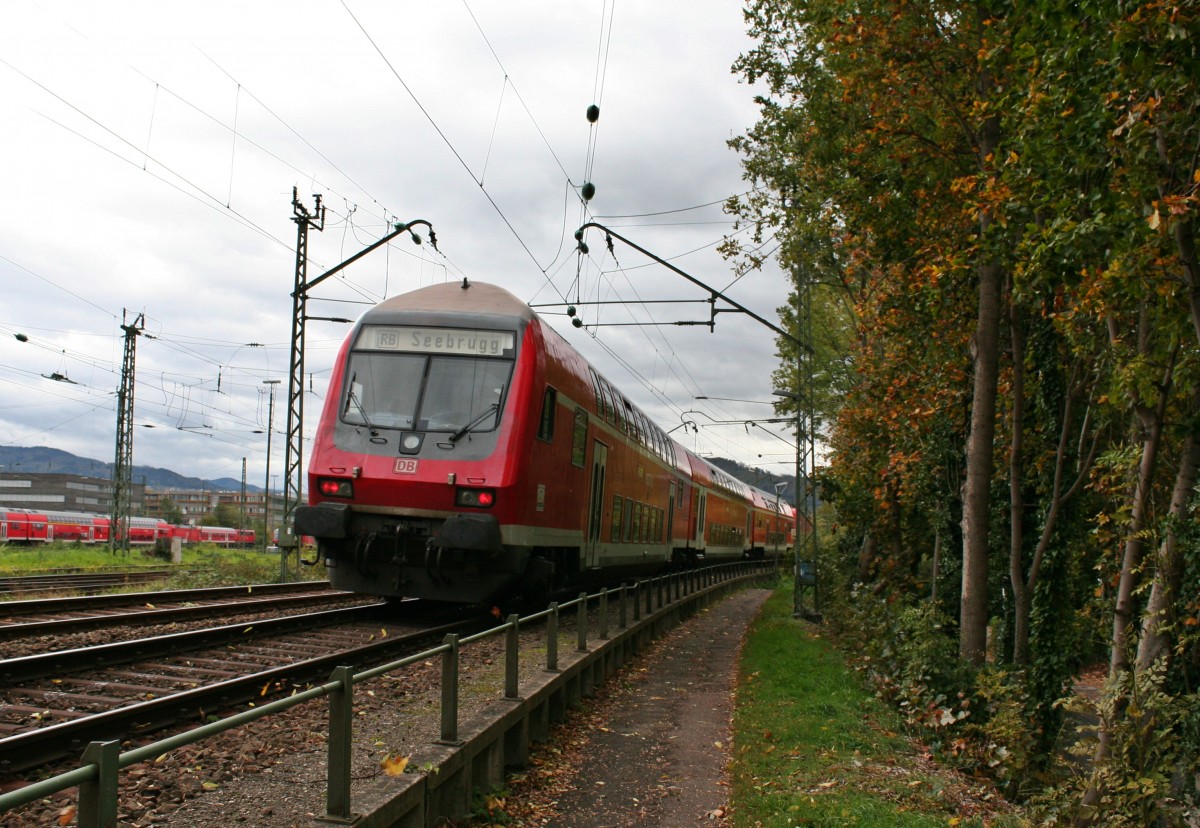 Am Mittag des 02.11.13 war der Freiburger 50 80 80-35 305-7 war am Zugschluss einer RB von Freiburg (Breisgau) Hbf nach Seeburgg eingereiht.
Zuglok war an diesem Zug 143 332-5.