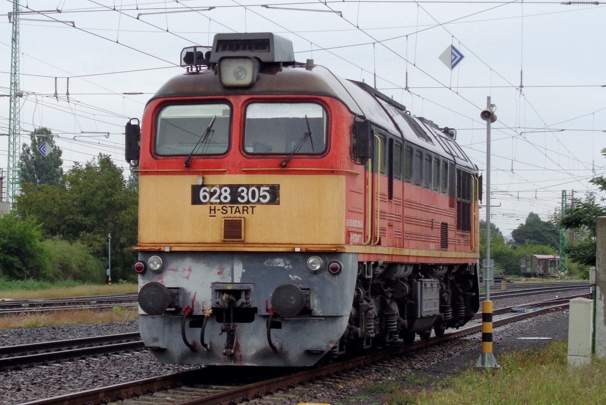 Am trüben 18 September 2017 steht 628 305 in Vác.