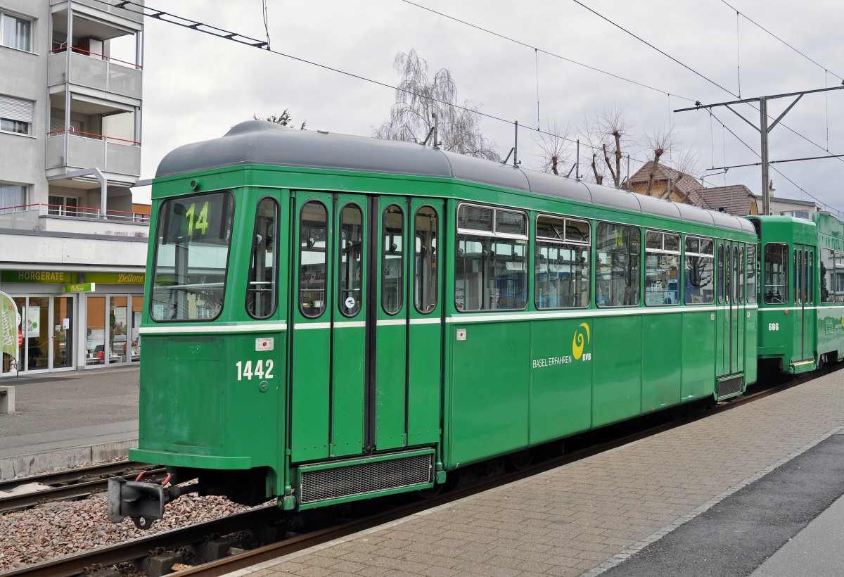 An einem der letzten Tage, an dem der B 1442 noch im Einsatz war, steht er zusammen mit dem Be 4/6 S 686 an der Endstation in Pratteln. Die Aufnahme stammt vom 23.02.2016.