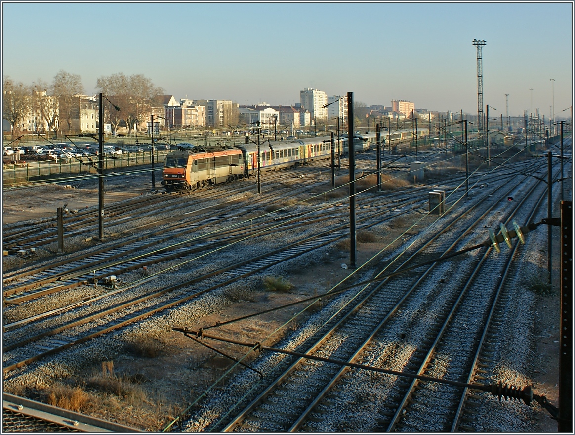 Ankunft der 26 148 mit ihrem TER 200 von Basel nach Strassbourg in Mulhouse.
(11.12.13)