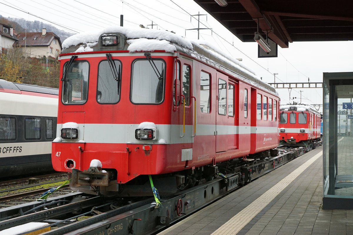 APPENZELLERBAHNEN/AB.
Die allerletzte Fahrt der BDe 4/4 46 und BDe 4/4 47 vom trüben 10. Dezember 2020 führte von Gossau nach Kaiseraugst zur Verschrottung.
Sämtliche Erinnerungsbilder der verschiedenen Ansichten sind bei Stein Säckingen entstanden.
Foto: Walter Ruetsch