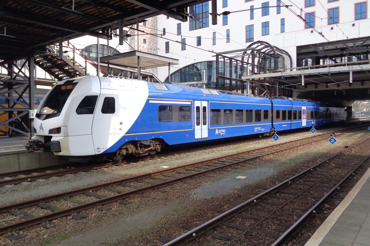 Arriva Limburg 554 treft am 13 April 2019 in Heerlen ein.