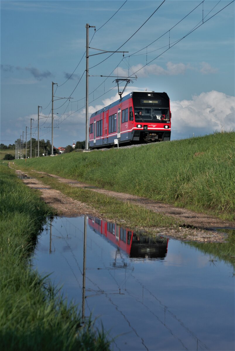 ASM BTI Aare Seeland mobil AG Biel-Täuffelen-Ins-Bahn, GTW 510, Zug 7118 Biel-Ins, Burgermoos Brüttelen, 25. Juli 2021.