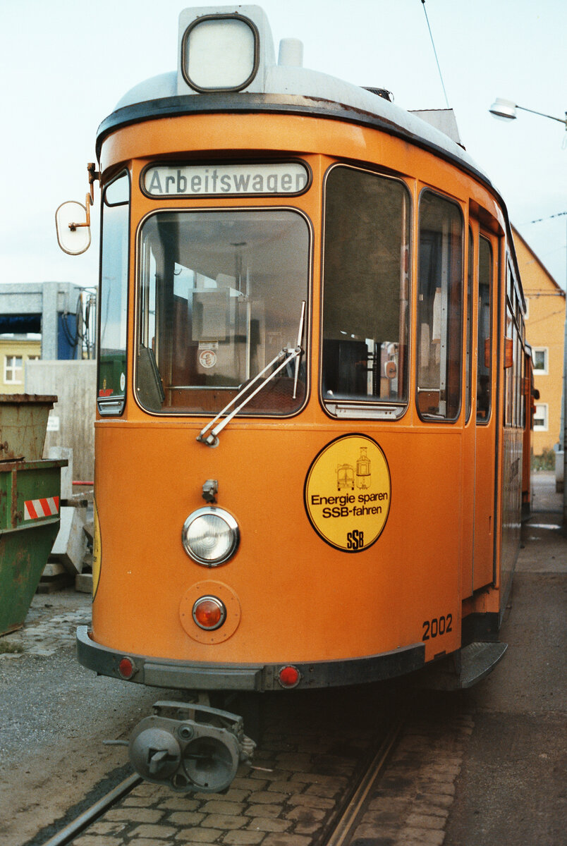 ATW 2002 der Stuttgarter Straßenbahn war ein Umbau aus MF Esslingen Serie T2. Er war in Stuttgart-Wangen zu finden.
Datum: 21.10.1983 