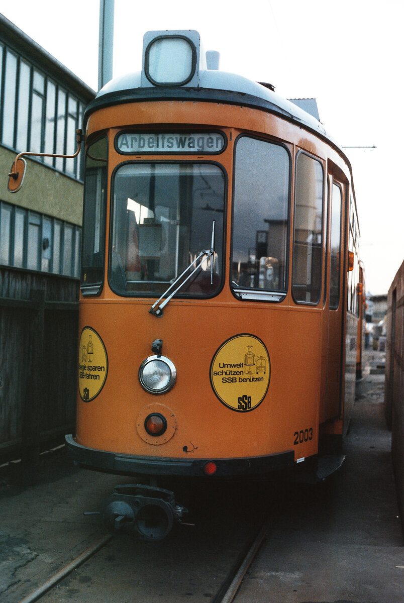 Auch ATW 2003 der Stuttgarter Straßenbahn war ein Umbau aus der Serie T2 (MF Esslingen).
Von Stuttgart-Wangen aus ist er überall hingefahren, wo es für ihn nur ging und ich weiß noch ziemlich genau, dass er oft eingesetzt worden war.
Datum: 21.10.1983