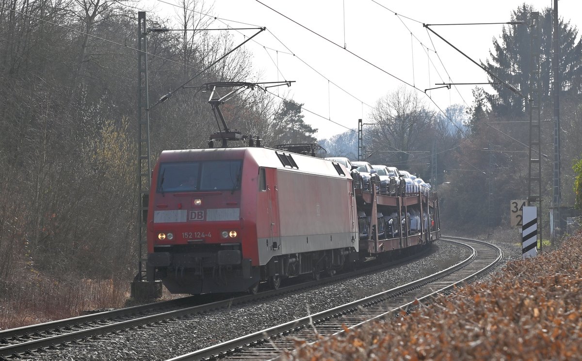 Audizug mit der 152 124-4 am Mittag des 23.2.2021 bei der Durchfahrt in Neckargerach.