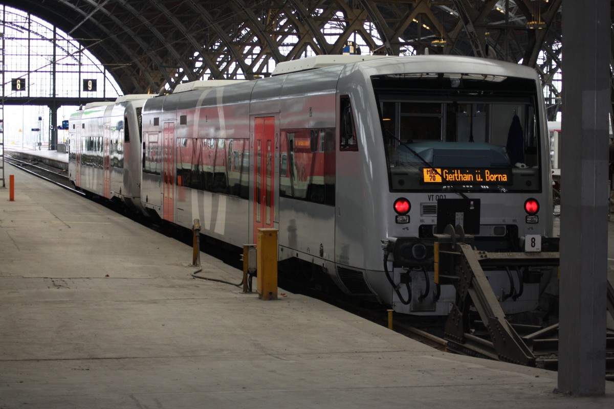 Auf Bahnsteig 8 Leipzig Hbf eingefahrene MRB VT 001 Geithain über Borna,13.12.2013,10:36 Uhr 