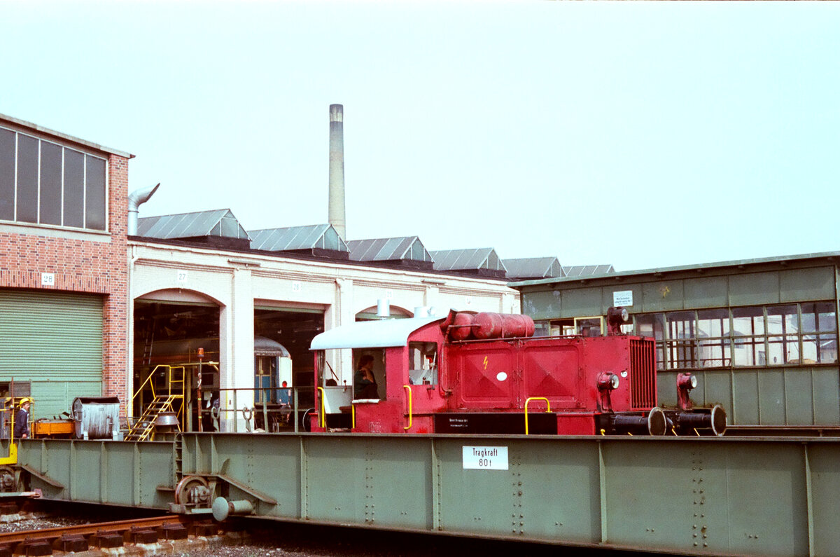 Ausbesserungswerk Cannstatt (DB) und eine Köf II im August 1983