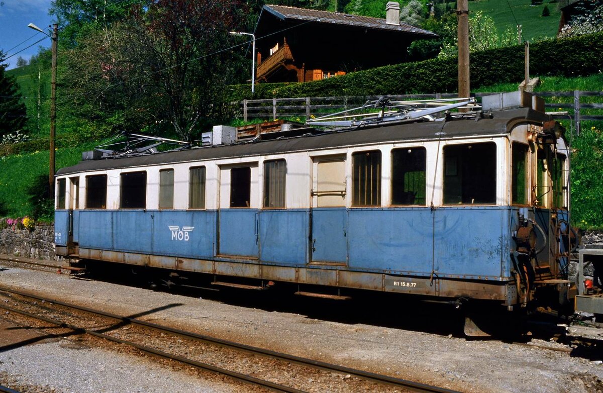 Ausgemusterter BDe 4/4 26 vor dem Bahnhof Les Avants (Montreux Berner Oberland Bahn) 
Datum: 18.05.1986 