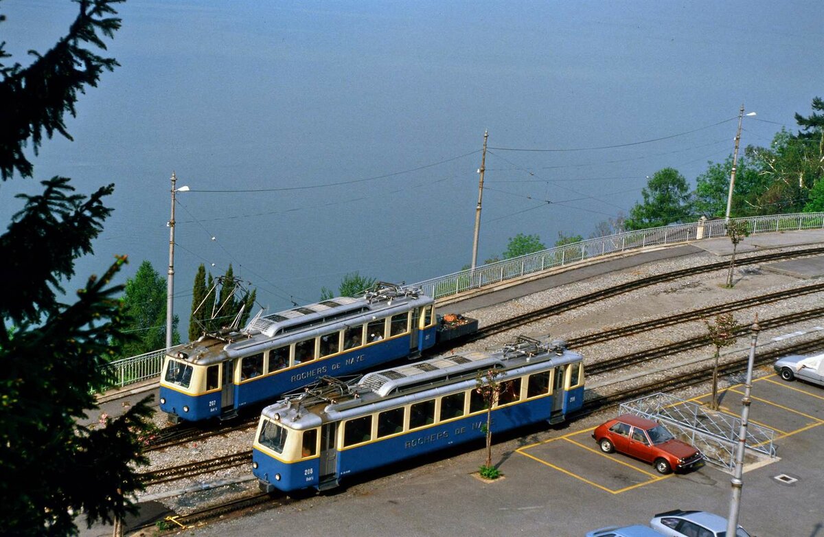 Ausweichstation und auch Zwischenstation Glion auf dem Schienenweg der Schweizer Privatbahn Montreux-Glion. Ist der Genfer See wirklich so nah? Datum: 19.05.1986