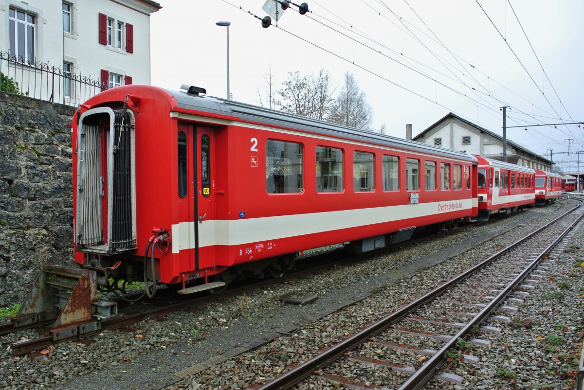 B 754, BDt 722 und BDt 721 abgestellt in Saignelgier, 17.11.2014. 

