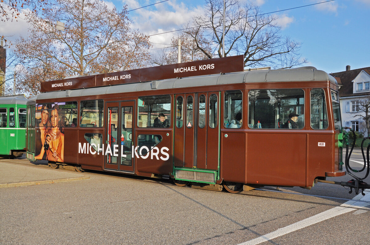 B4S 1491 mit der Werbung für Michael Kors, auf der Linie 1, verlässt am 20.02.2012 die Haltestelle Kannenfeldplatz. Aufnahme Basel.