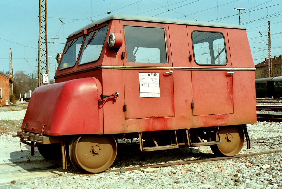 Bahndienstwagen Klv 11 4180 vor dem BW Tübingen (DB).
Datum: 15.04.1984