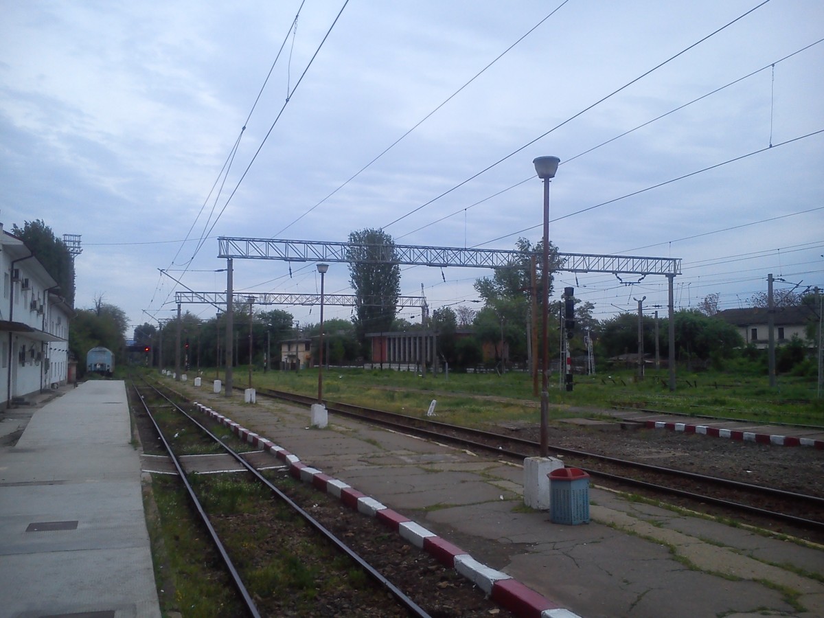 Bahnhof Drobeta Turnu Severin am abend des Ostermontags 2014.
Blick in Richtung Bukarest.