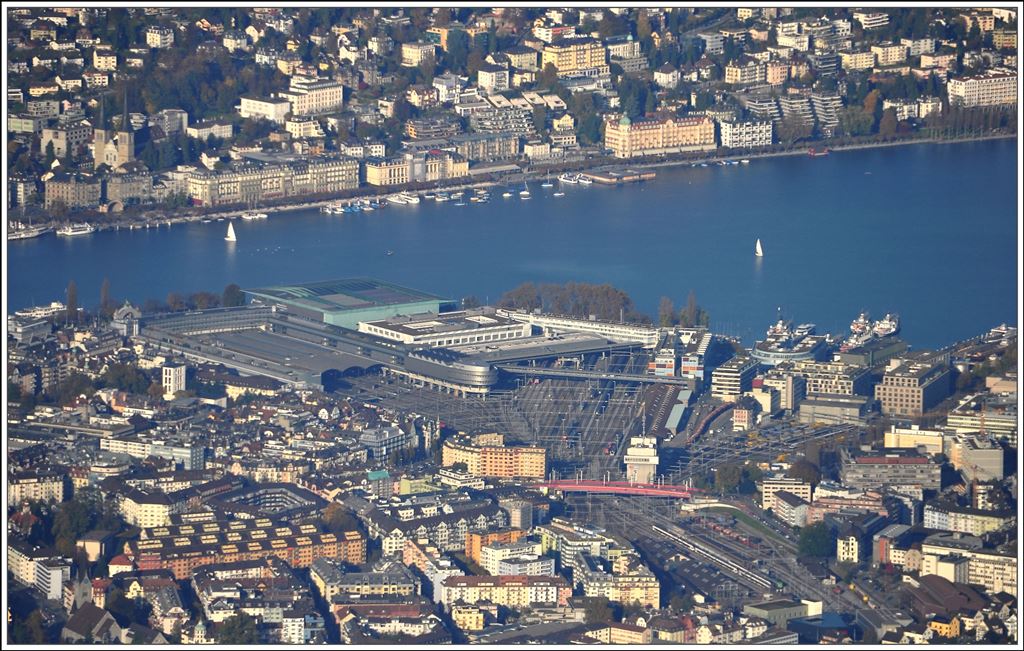 Bahnhof Luzern aufgenommen vom 2100m hohen Pilatus. (02.11.2014)