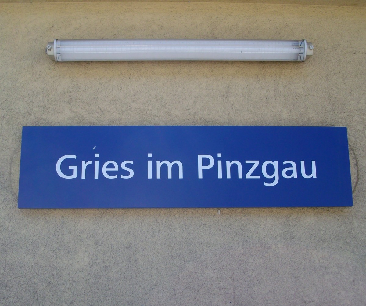 Bahnhofsschild von Gries im Pinzgau am 8.7.2012