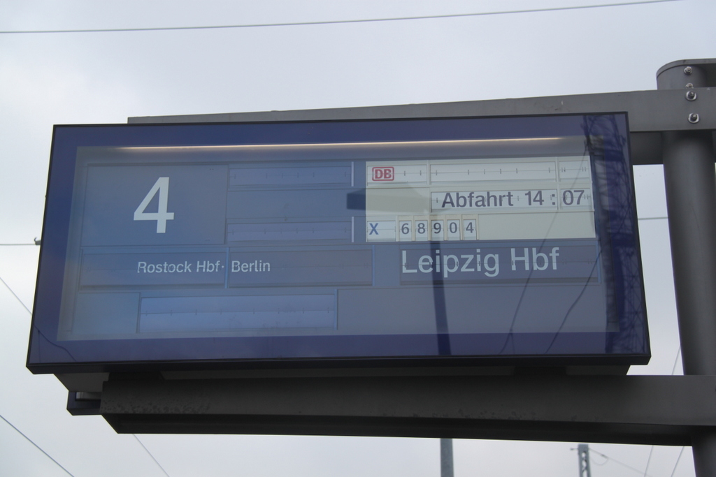 Baldiger Abschied vom InterConnex 68903/68904 Leipzig-Warnemnde-Leipzig am 16.10.2014 wurde der Zug im Bahnhof Warnemnde angeschlagen.Am 13.12.2014 fhrt der Zug dann zum letzten Mal Richtung Ostseekste. 