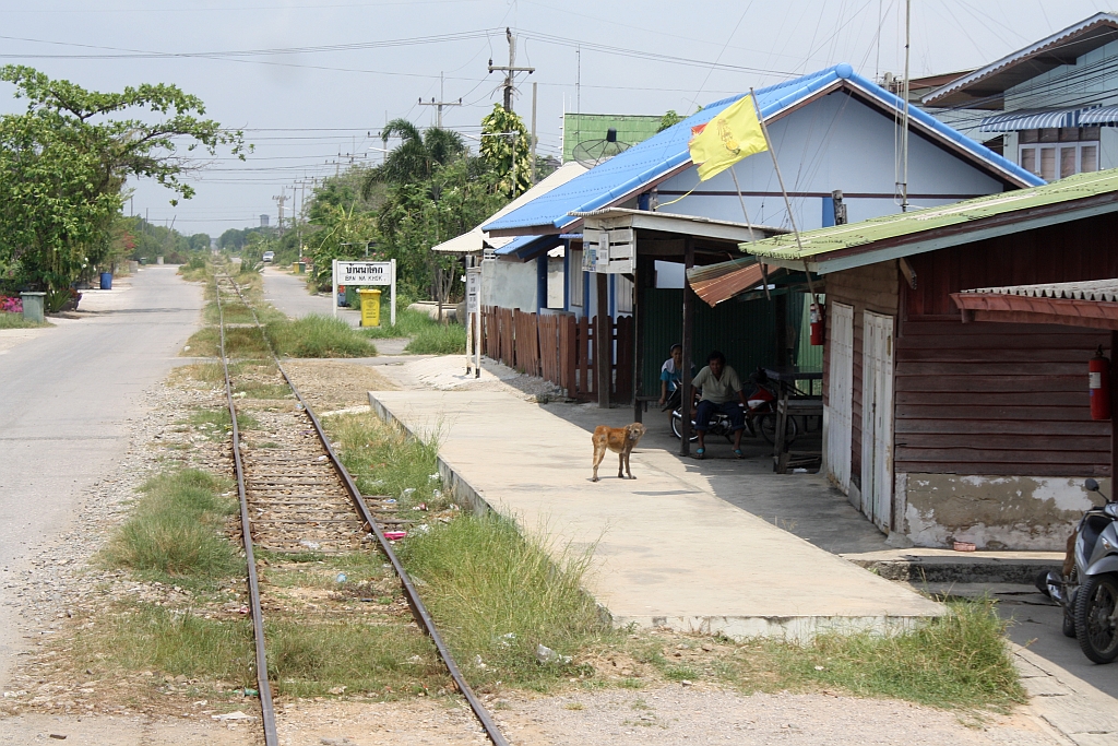 Ban Na Khok Station, Blickrichtung Ban Laem, am 21.März 2014.