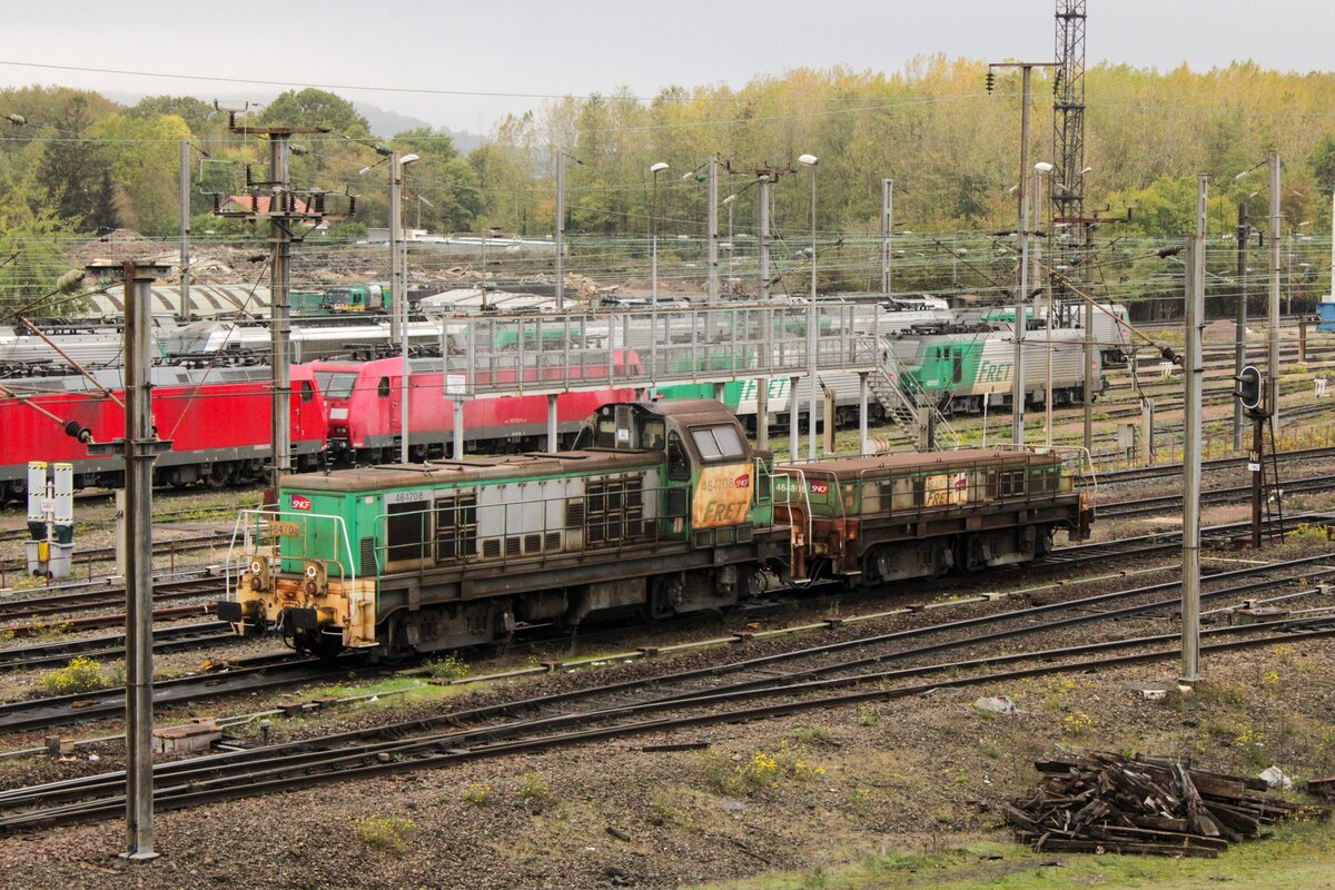 BB 64708 (ex BB 63887) und TBB 64808 (ex 63070) am 8. November 2022 in Woippy. Die BB 64700 sind Umbauten aus Loks der Baureihe BB 63500, während es sich bei den TBB 64800 um Umbauten aus BB 63000 handelt. Die TBB 64800 sind Booster-Einheiten und verfügen nur über Elektromotoren, weshalb sie nur in Verbindung mit einer BB 64700 funktionieren.