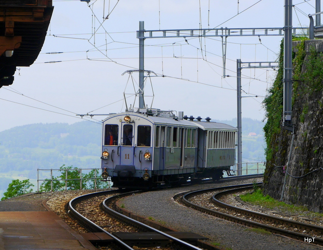 BC - Triebwagen BCFe 4/4 11 mit Personenwagen BC 22 unterwegs auf der MOB bei Chamby am 16.05.2015