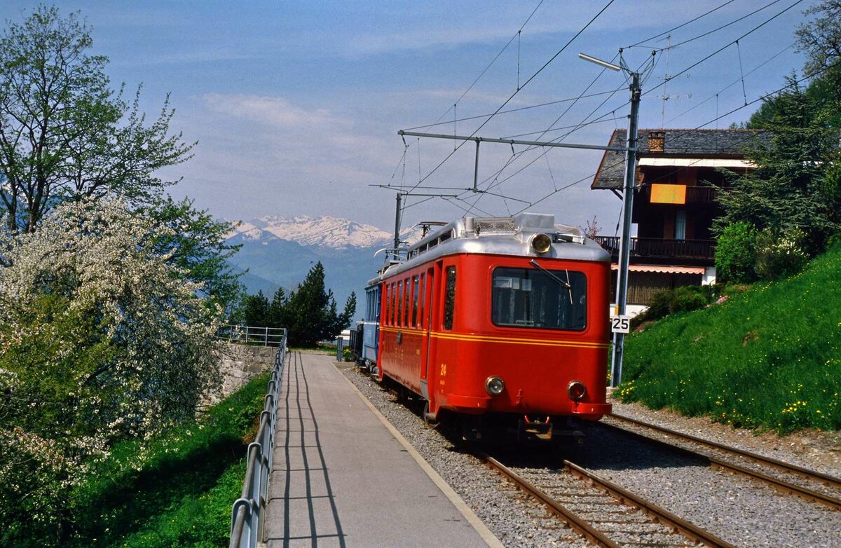 BDeh 2/4 Nr. 24 und ein weiterer unbekannter ET der Schweizer Privatbahn Bex-Villars-Bretaye, der Ort ist leider unbekannt.
Datum: 19.05.1986 