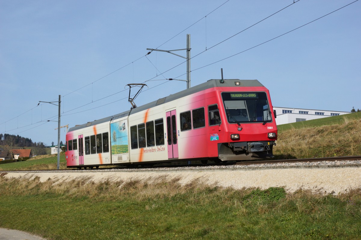 Be 2/6 2001 nimmt am 23.11.2014 die Talfahrt Richtung Baulmes in Angriff. Aufgenommen bei Ste-Croix.