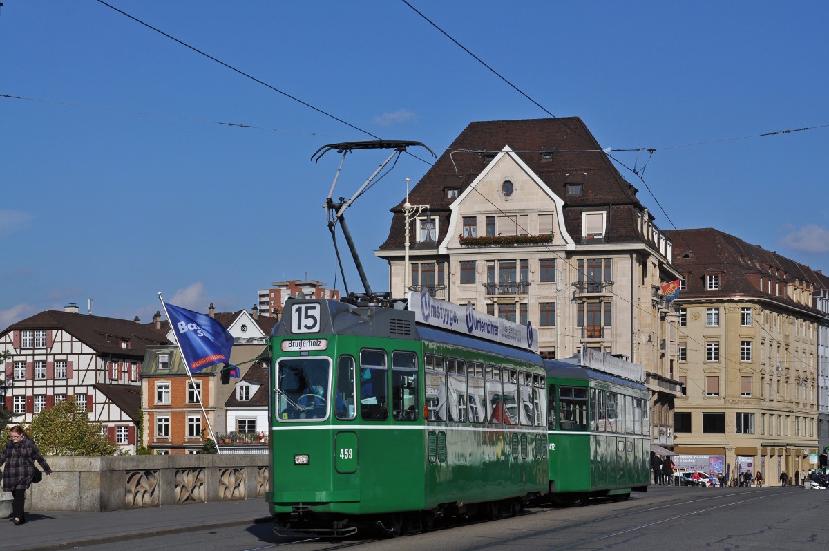 Be 4/4 459 zusammen mit dem B 1472 auf der Linie 15 überqueren die Mittlere Rheinbrücke. Die Aufnahme stammt vom 29.10.2014.