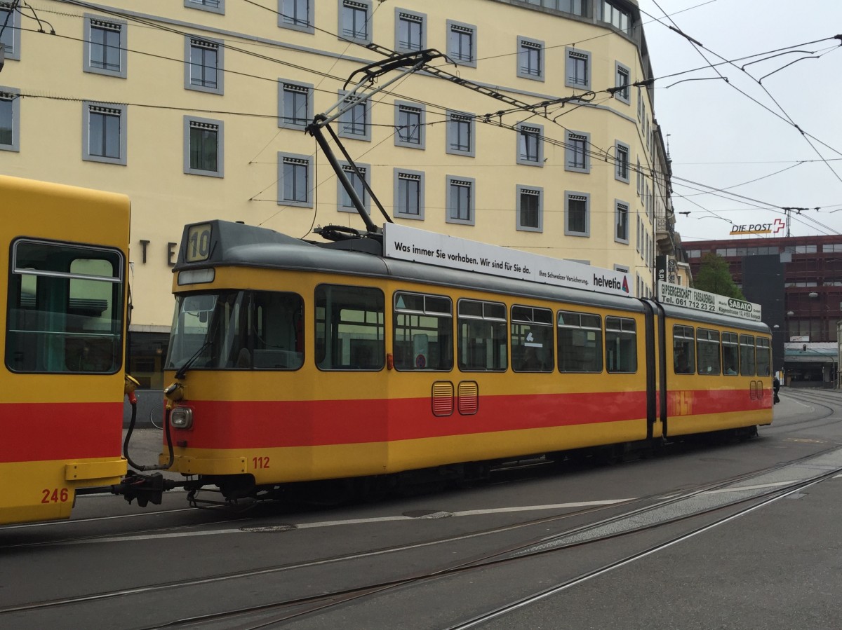  Be 4/6 112 unterwegs auf der Linie 10 am Bhf. SBB, 26.09.2015