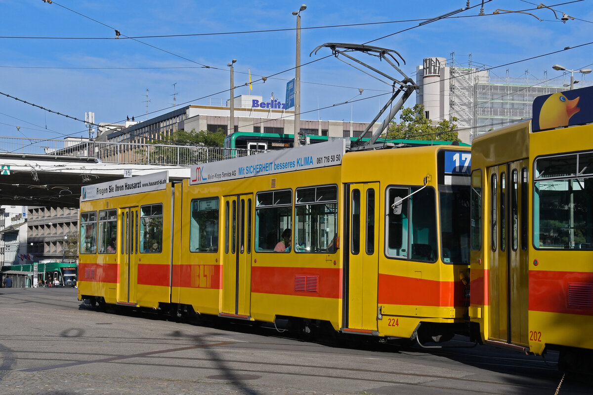 Be 4/6 224, auf der Linie 17, fährt am 07.09.2024 als Zweitwagen zur Haltestelle ZOO Basel. Aufnahme Basel.