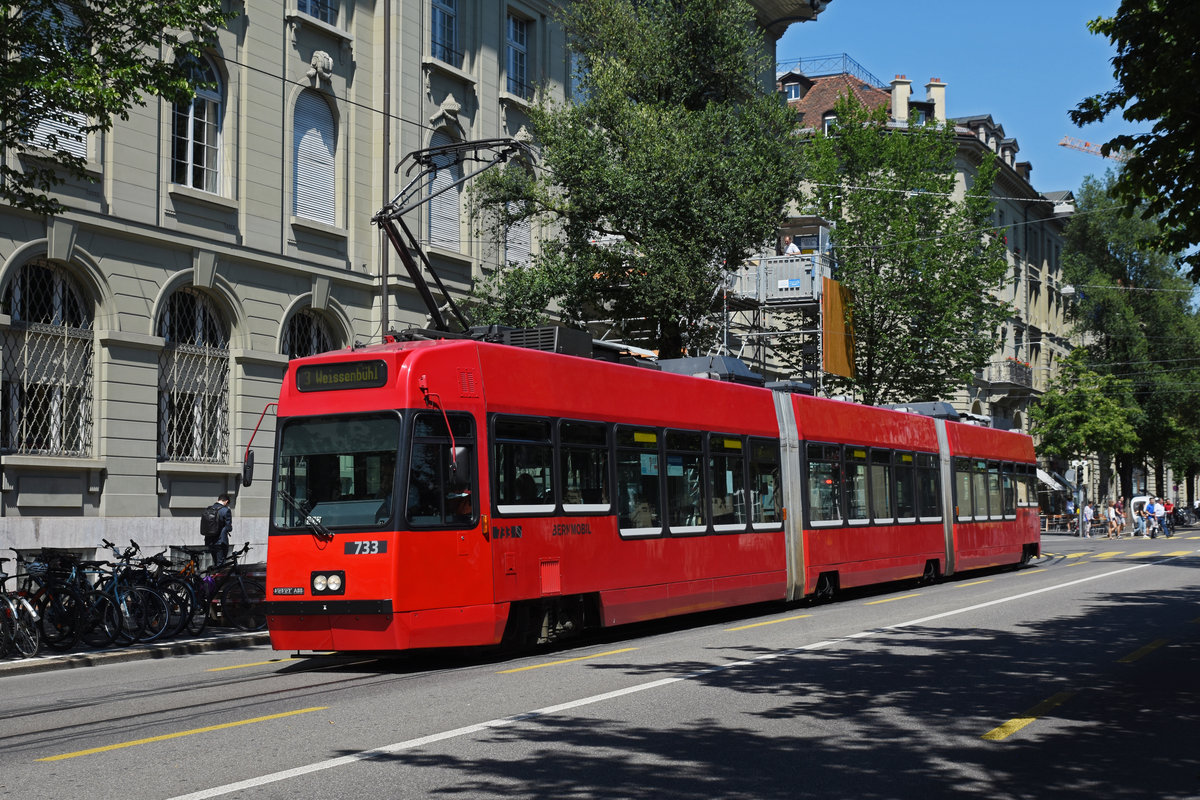 Be 4/6 733 Vevey Tram, auf der Linie 3 fährt durch die Bundesgasse. Die Aufnahme stammt vom 24.06.2020.