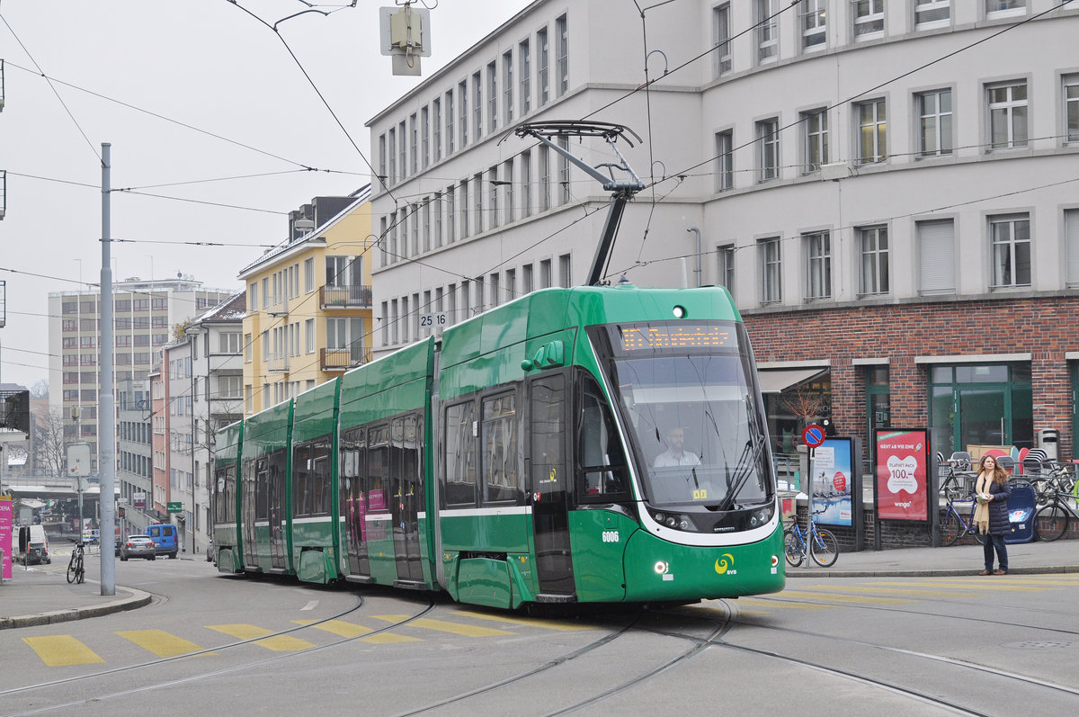 Be 4/6 Flexity 6006, auf der Linie 16, fährt zur Haltestelle Markthalle. Die Aufnahme stammt vom 01.03.2018.