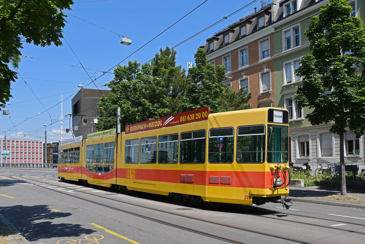 Be 4/8 209 fährt am 02.06.2023 mit der Fahrschule Richtung Münchensteinerbrücke.