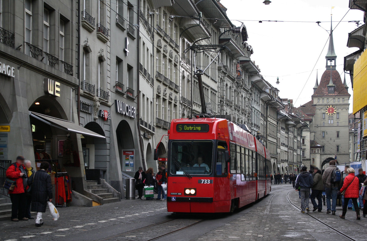 Be 4/8 733 zwischen Bärenplatz und Zytglogge auf der inzwischen eingestellten Linie 5 am 06.02.2010.