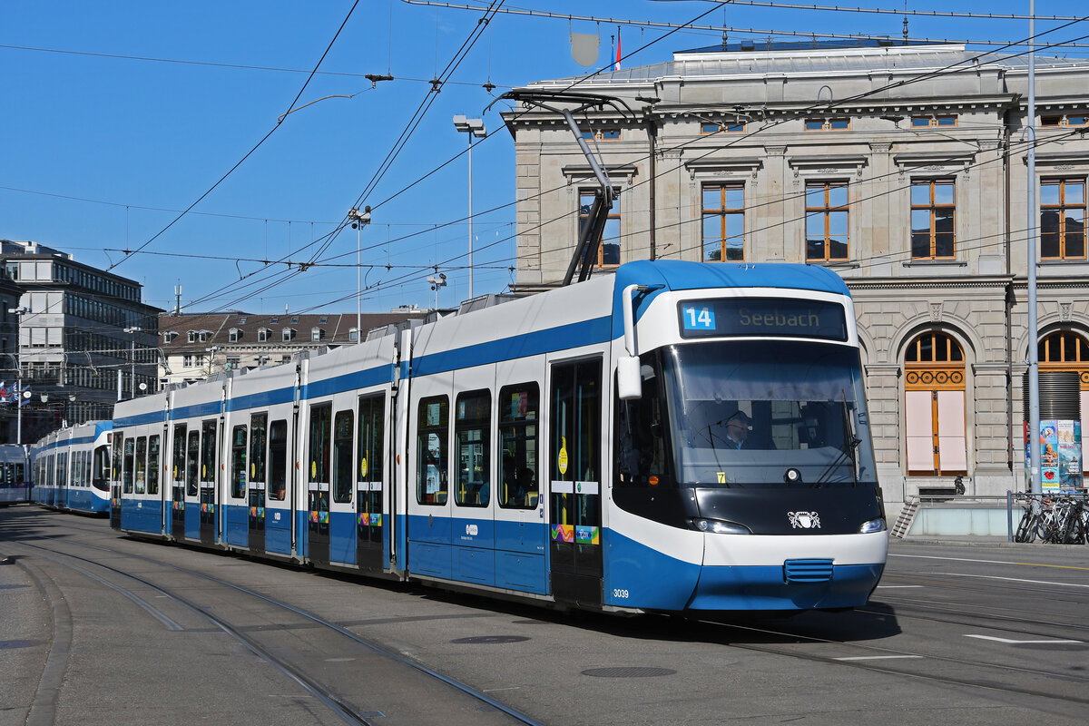 Be 5/6 Cobra 3039, auf der Linie 14, fährt am 12.04.2024 zur Haltestelle beim Bahnhof Zürich.