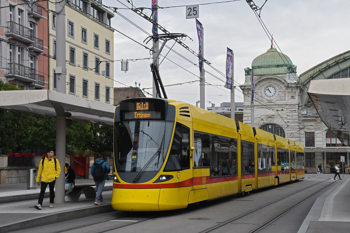 Be 6/10 Tango 161, auf der Linie 10, bedient am 16.09.2024 die Haltestelle beim Bahnhof SBB. Aufnahme Basel.