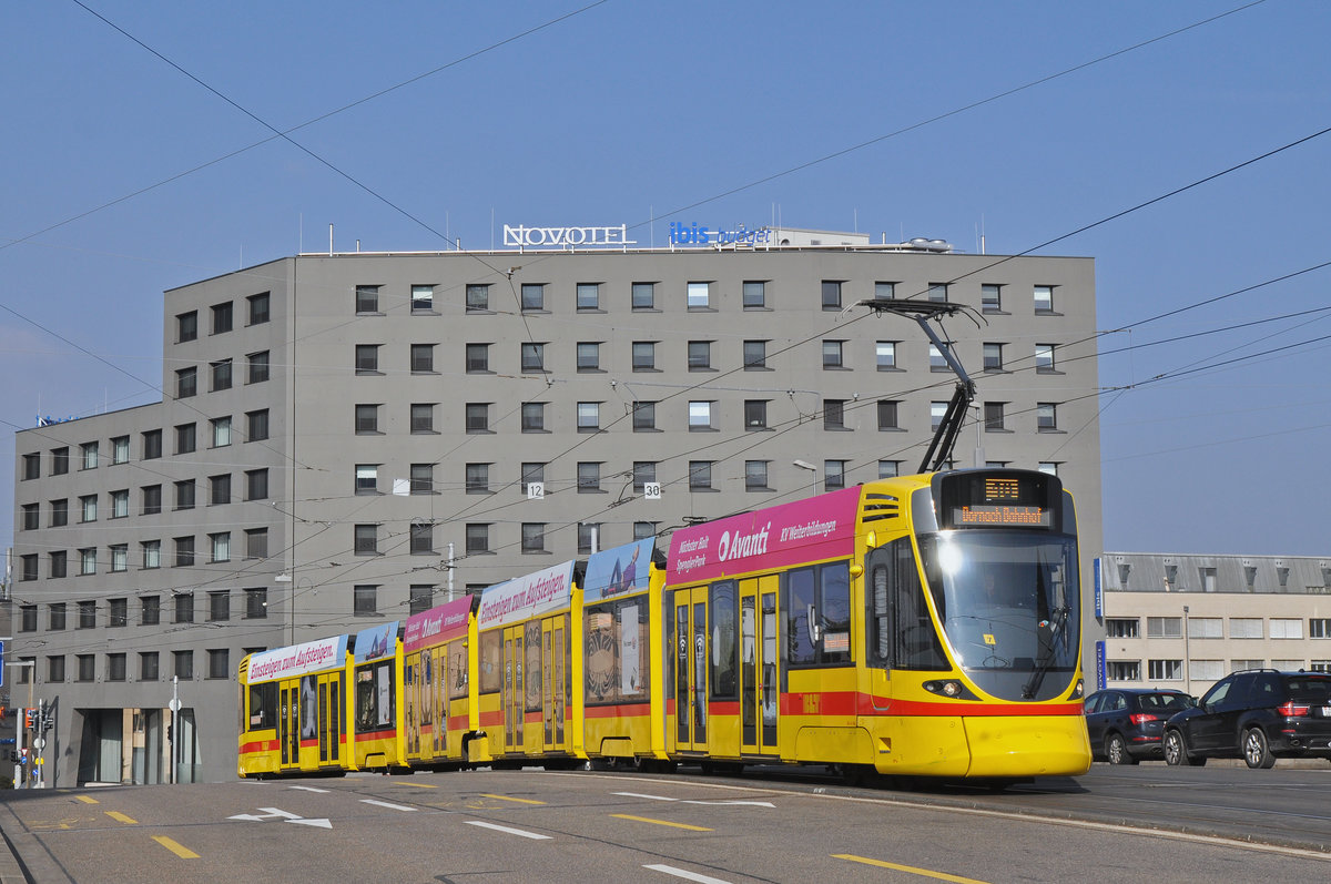 Be 6/10 Tango 164, auf der Linie 10, überquert die Münchensteinerbrücke. Die Aufnahme stammt vom 24.02.2018.