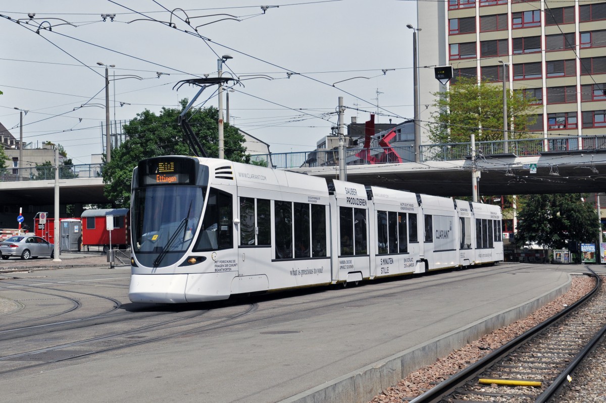 Be 6/10 Tango 166 mit der Clariant Werbung auf der Linie 10 fährt Richtung Haltestelle Zoo. Die Aufnahme stammt vom 21.05.2014.