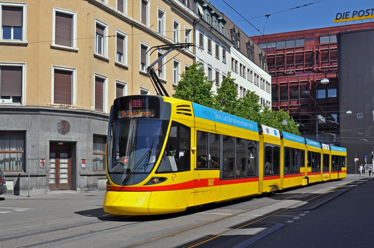 Be 6/10 Tango 167 auf der Linie 11 fährt zur Haltestelle am Bahnhof SBB. Die Aufnahme stammt vom 04.06.2015.