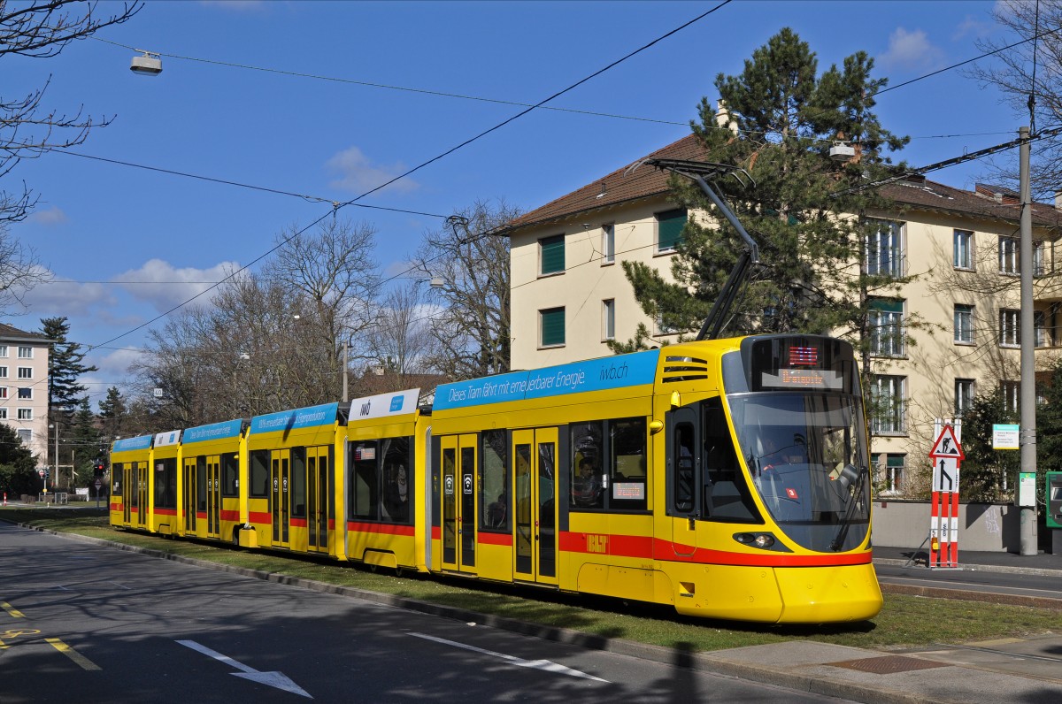 Be 6/10 Tango 167 fährt während den Umleitungen anlässlich der Basler Fasnacht via Aeschenplatz Grosspeterstrasse nach Aesch. Die Aufnahme stammt vom 25.02.2015.