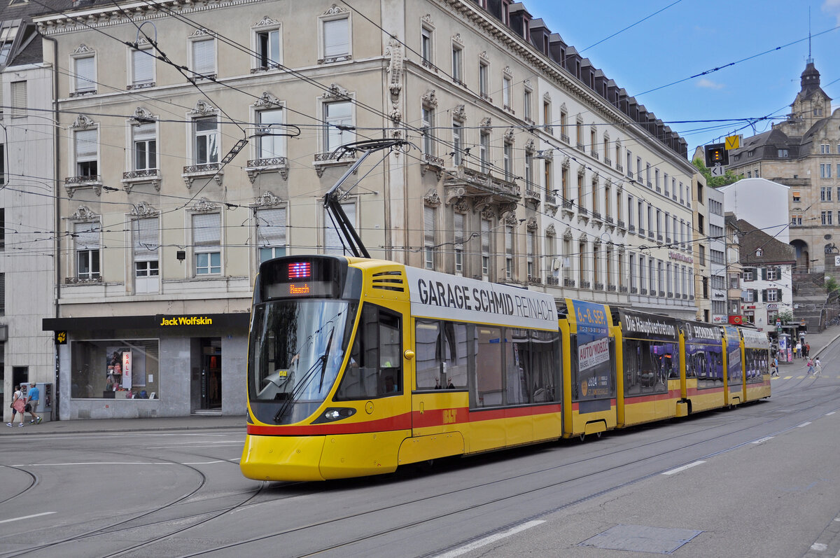 Be 6/10 Tango 172, auf der Linie 11, fährt am 22.07.2024 den Steinenberg hoch zur Haltestelle Bankverein. Aufnahme Basel.