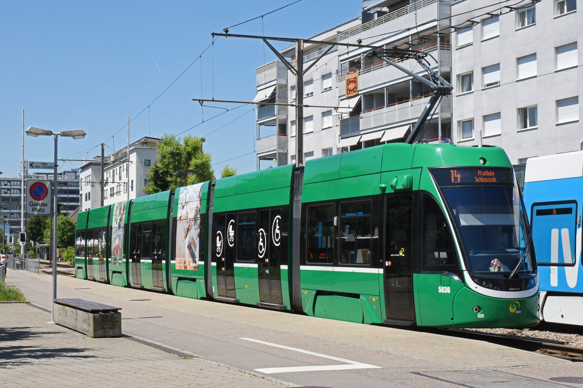 Be 6/8 Flexity 5036, auf der Linie 14, wartet an der Ankunfts Haltestelle in Pratteln. Die Aufnahme stammt vom 17.06.2019.