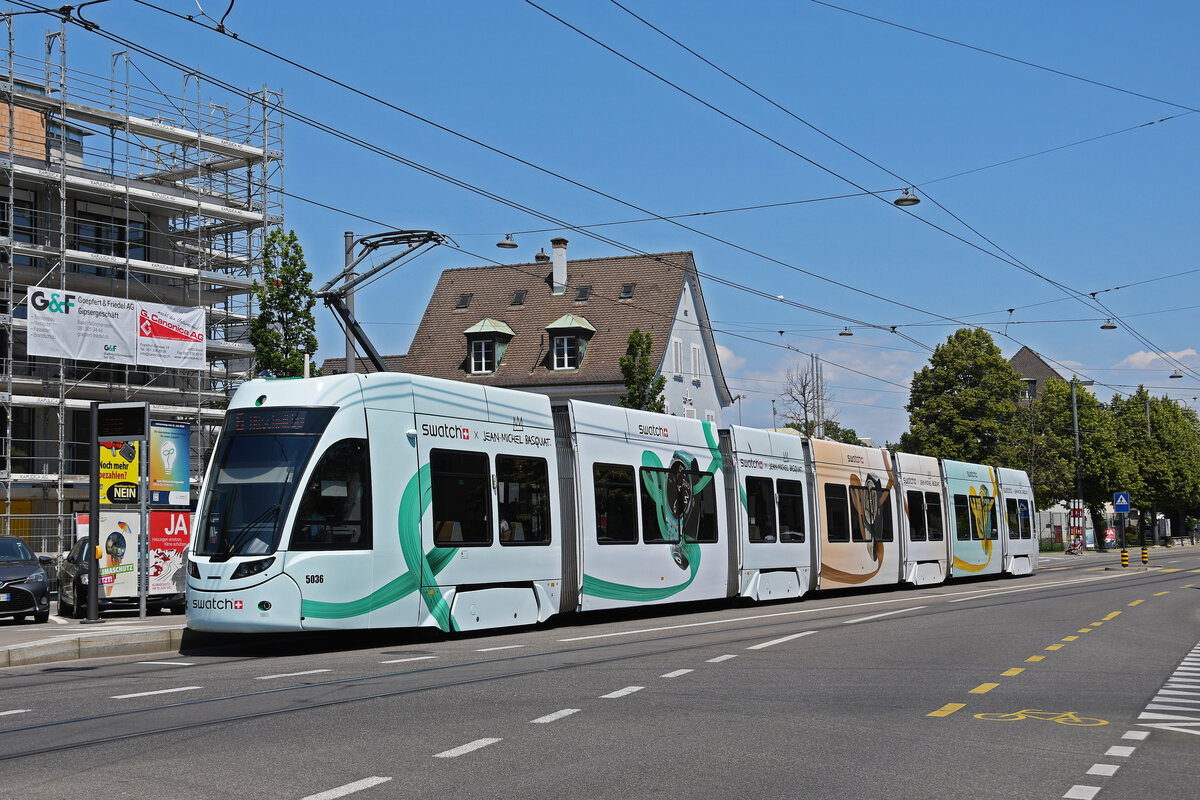 Be 6/8 Flexity 5036 mit der Swatch Werbung, auf der Linie 6, bedient am 14.06.2023 die Haltestelle Kirche in Allschwil.