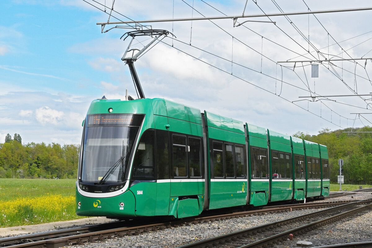 Be 6/8 Flexity 5044, auf der Linie 14, fährt am 26.04.2024 zur Haltestelle Rothausstrasse.